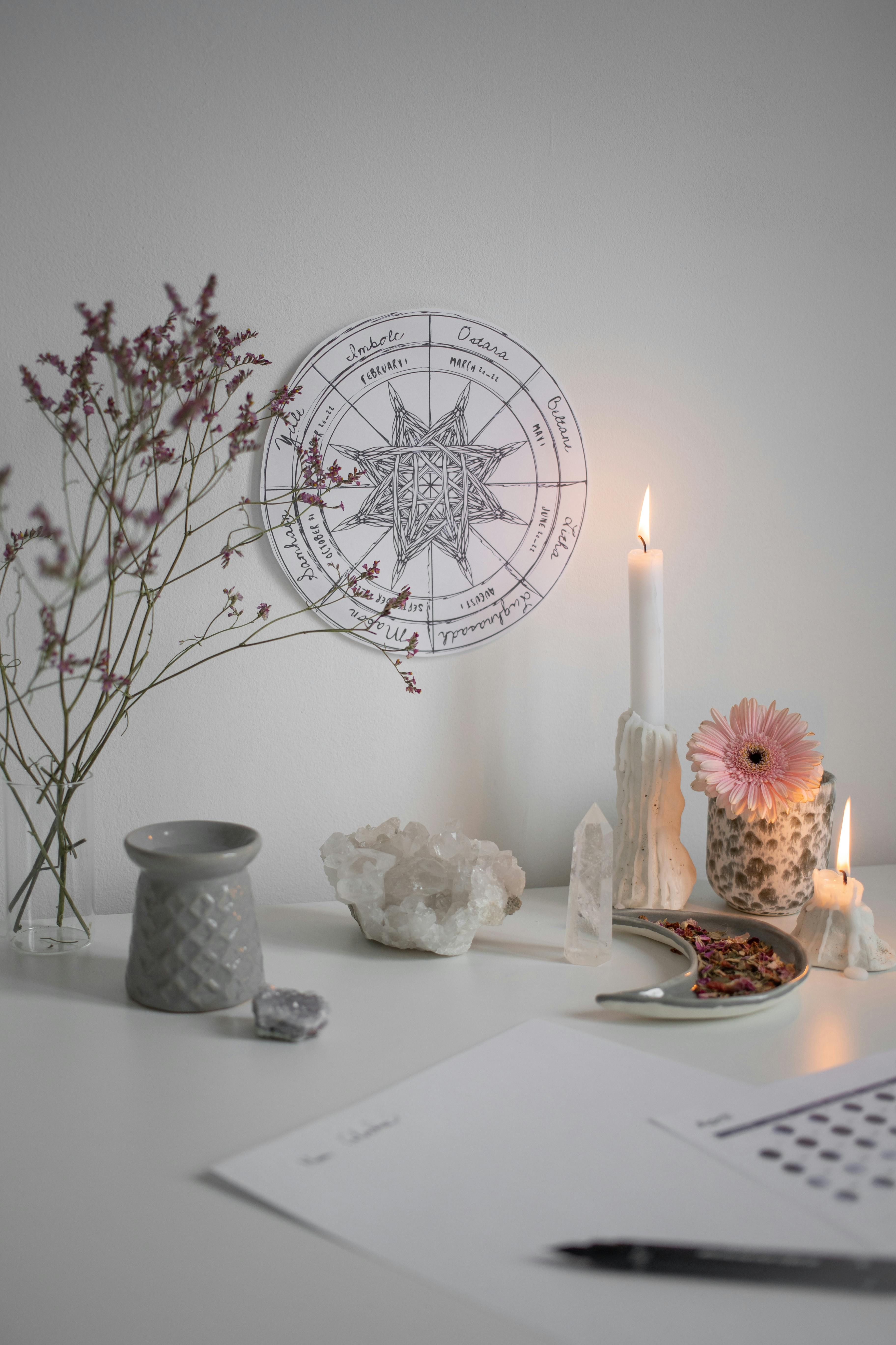 Créer son espace sacré : 5 indispensables pour des rituels à la maison